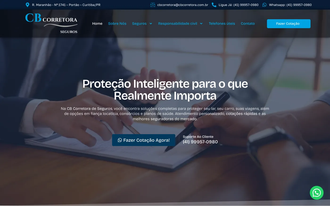 Site antigo: foto escurecida de pessoas assinando um documento, com texto longo por cima