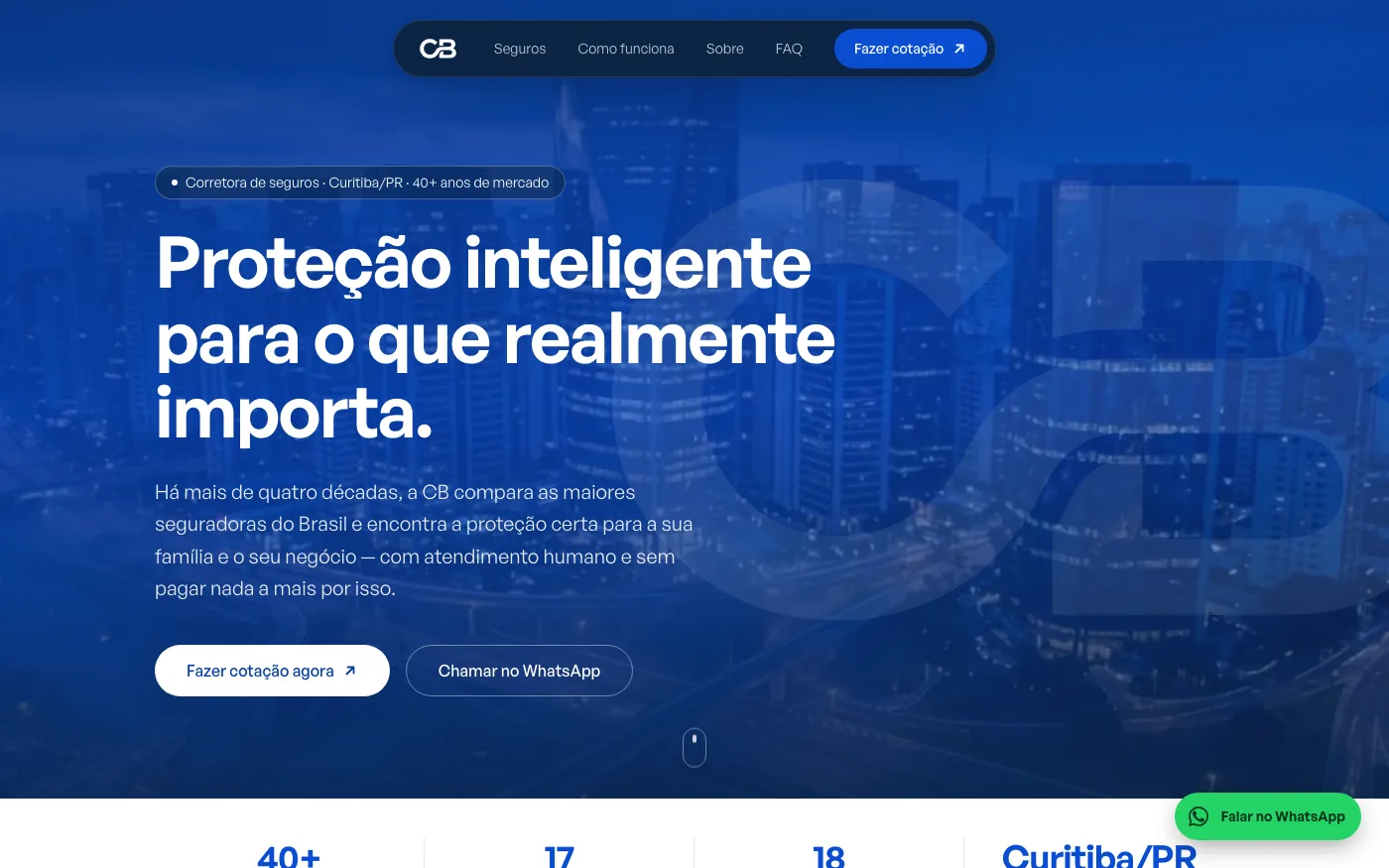 Site novo: fundo azul da marca, título 'Proteção inteligente para o que realmente importa' e os botões de cotação e de WhatsApp